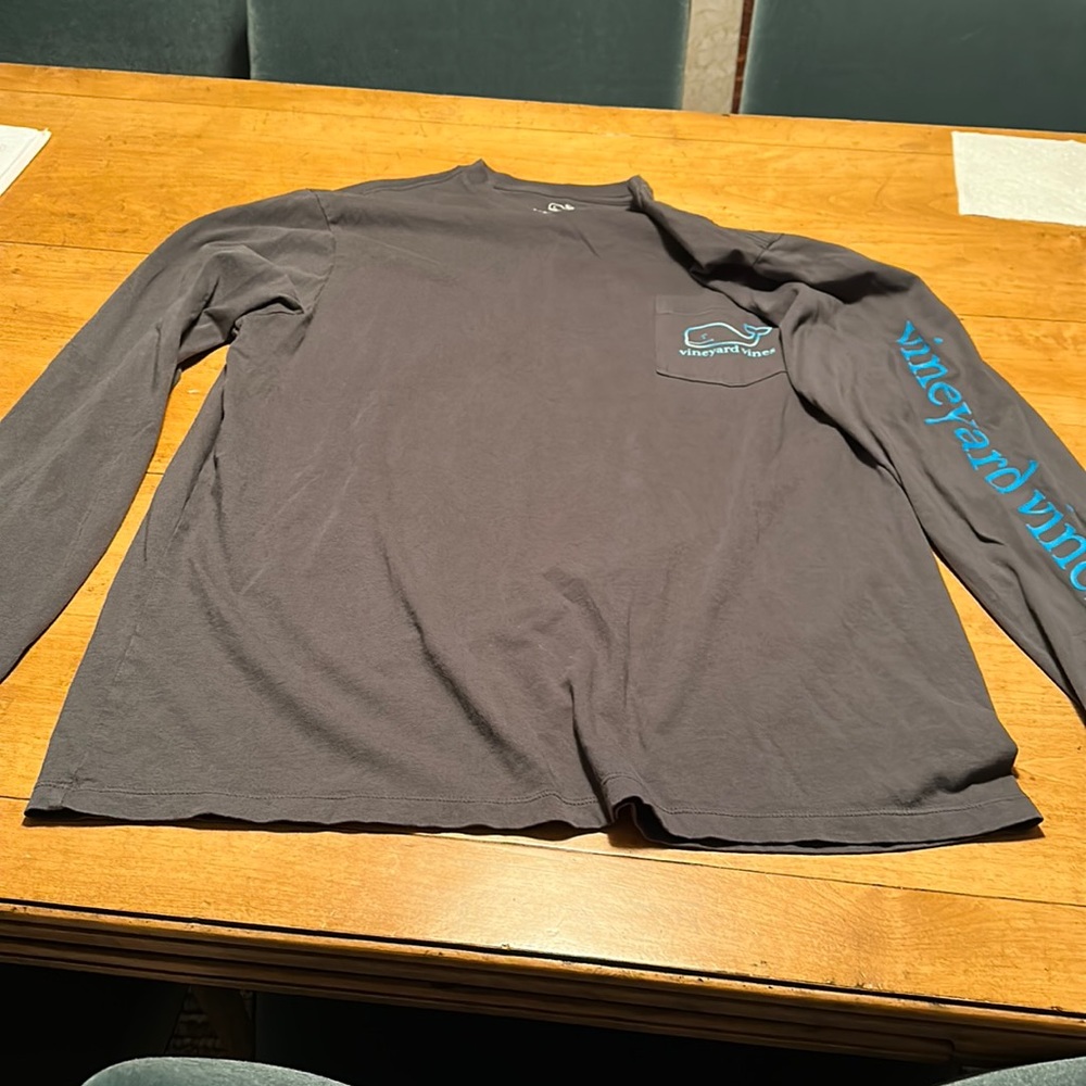 Vineyard, vines men’s size large gray, great condition worn only once and washed